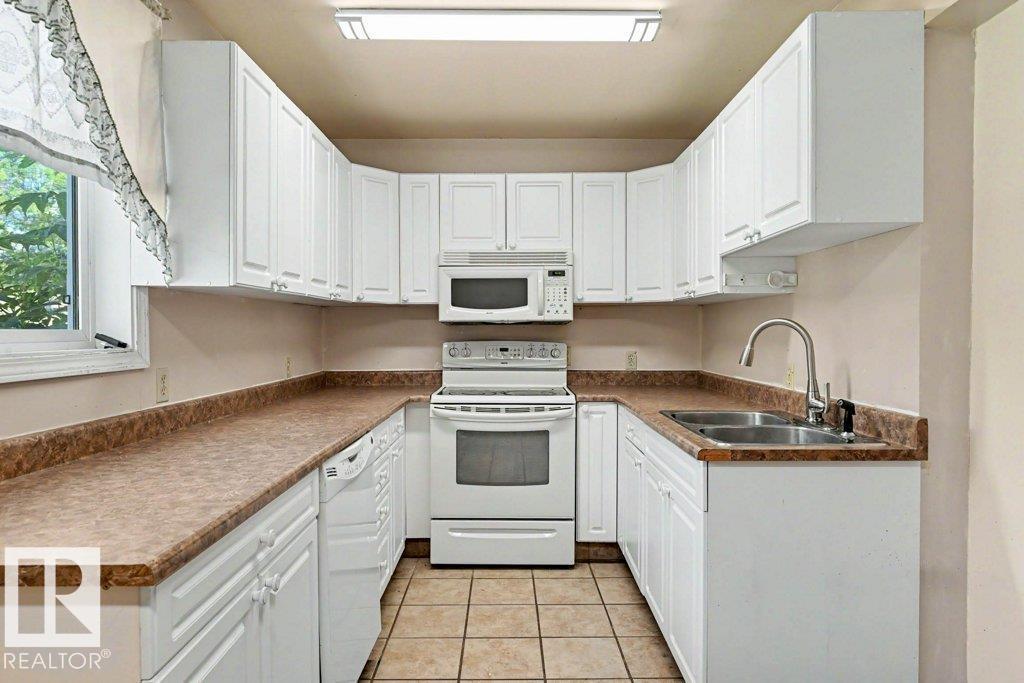 26 LOUISBOURG PL - 29