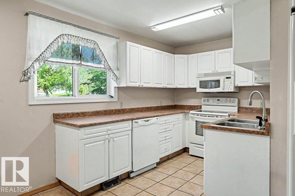 26 LOUISBOURG PL - 28