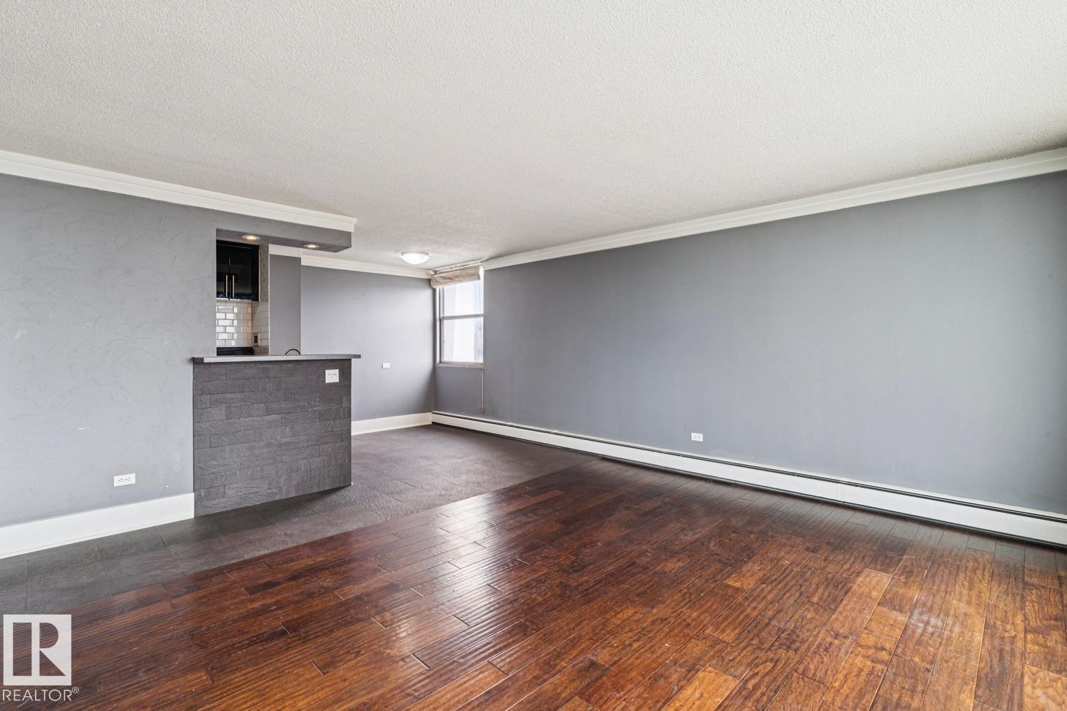 #1107 9930 113 ST NW - 4