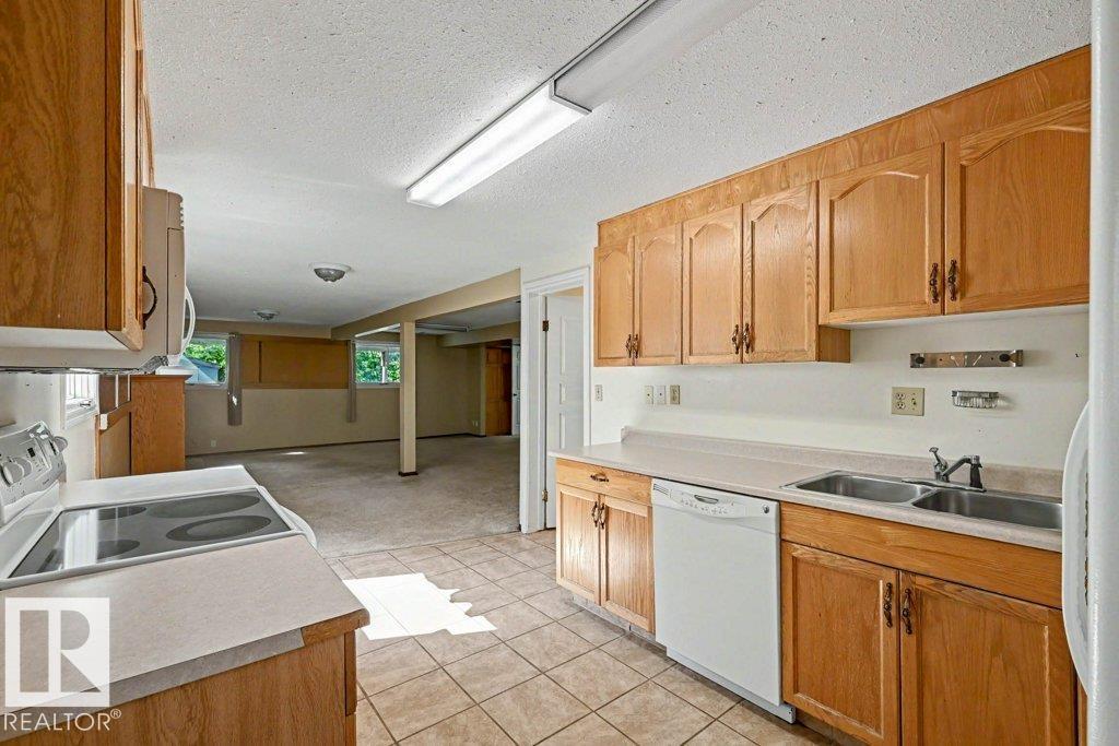 26 LOUISBOURG PL - 52