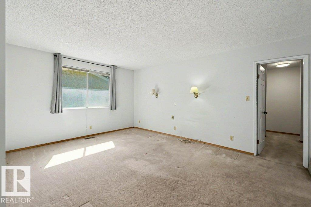 26 LOUISBOURG PL - 31