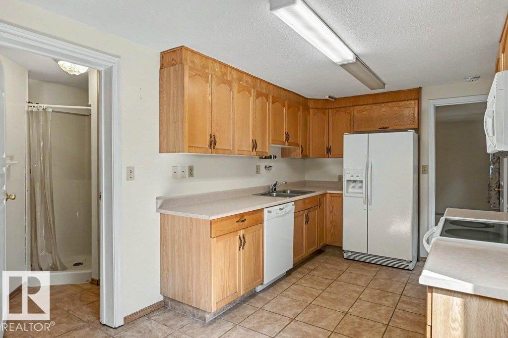 26 LOUISBOURG PL - 43