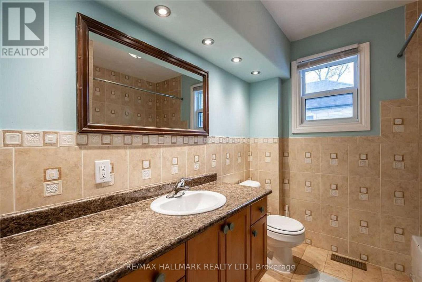 226 LAWRENCE AVENUE - 15