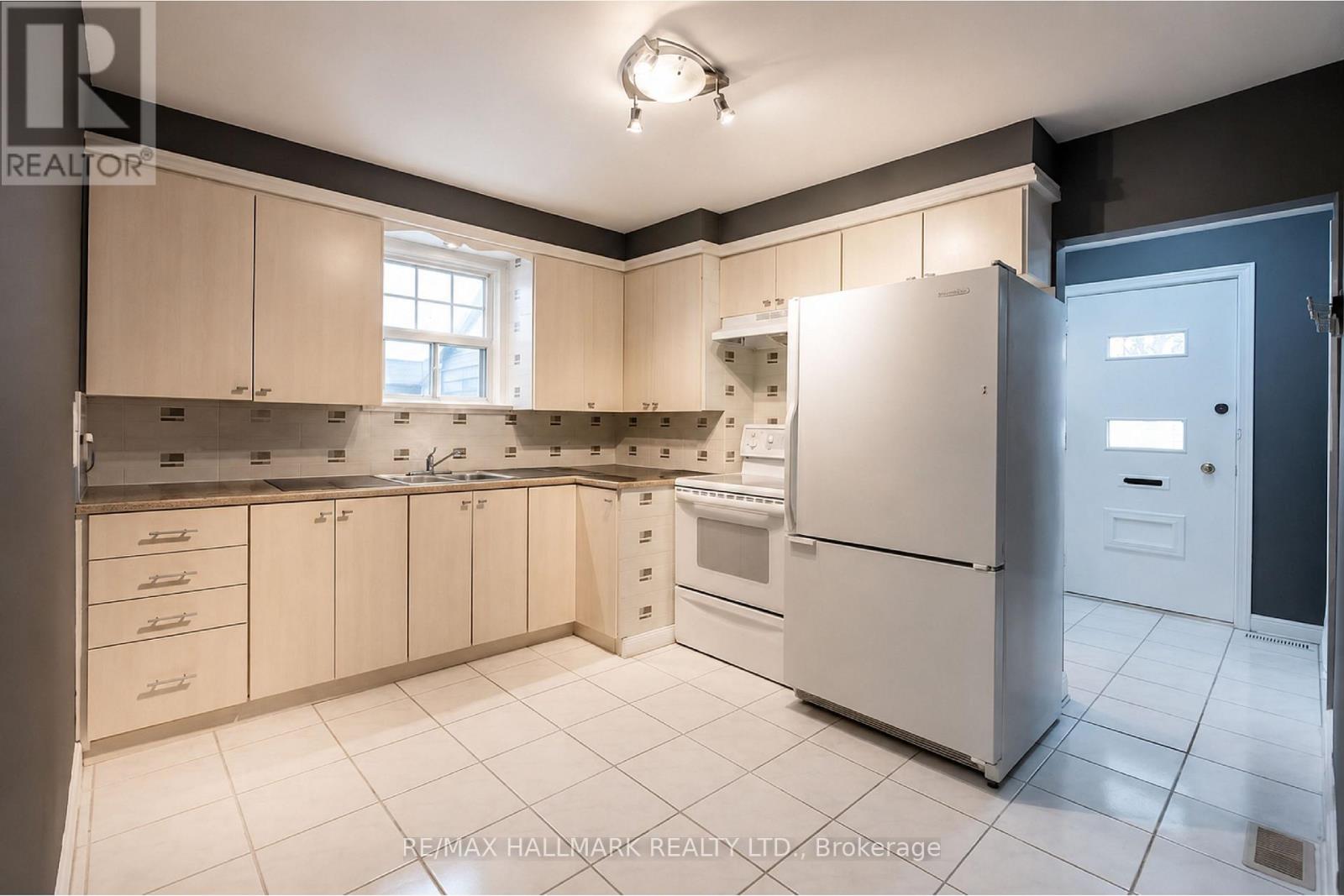 226 LAWRENCE AVENUE - Image 8