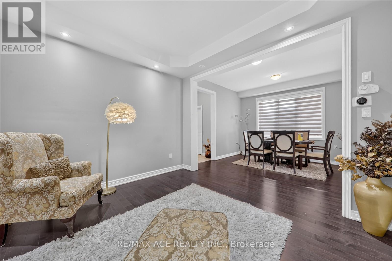 10 ANDREETA DRIVE - 12