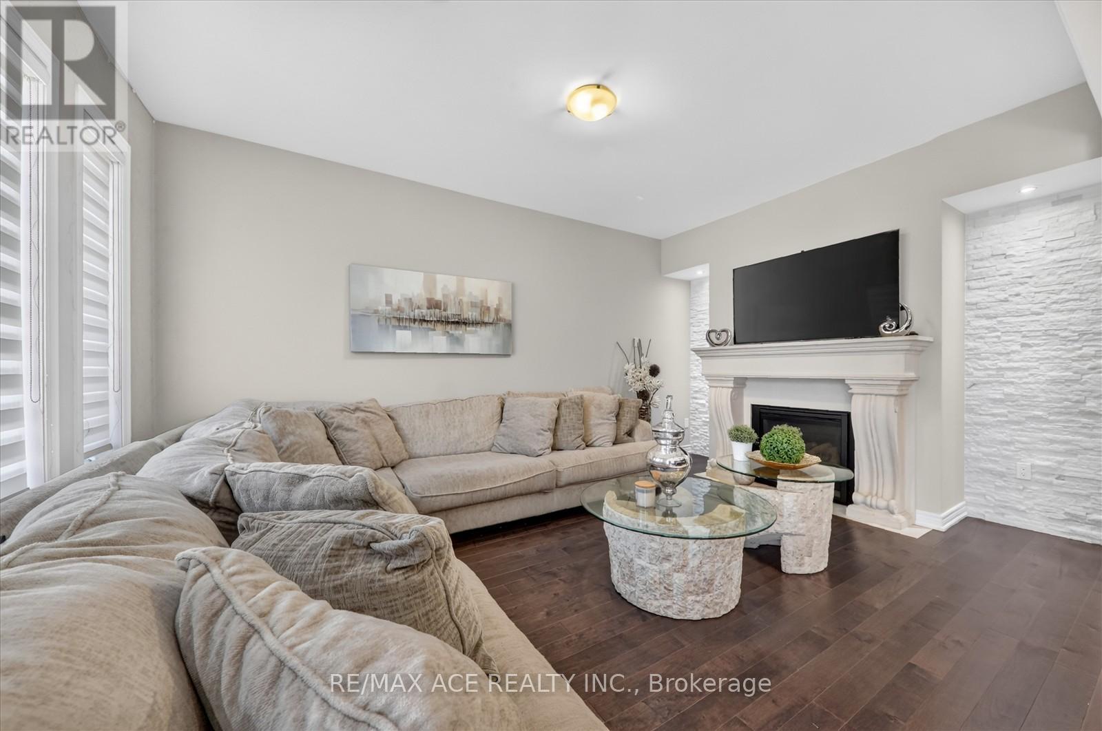 10 ANDREETA DRIVE - 16