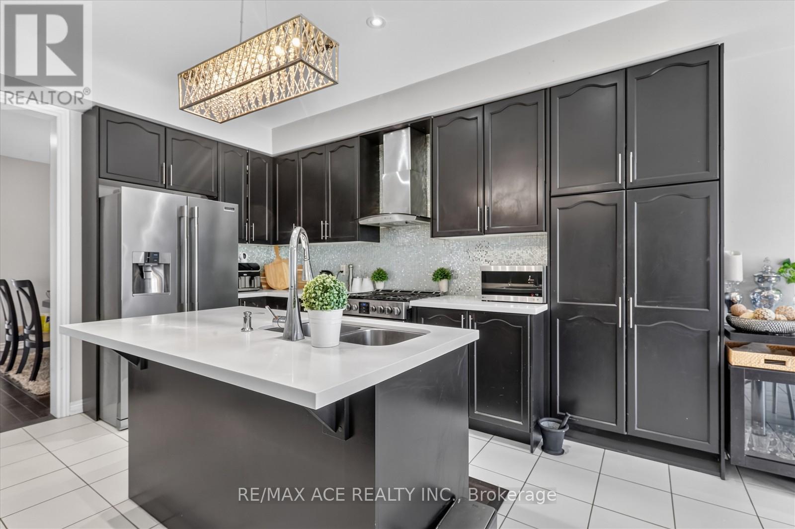 10 ANDREETA DRIVE - 19