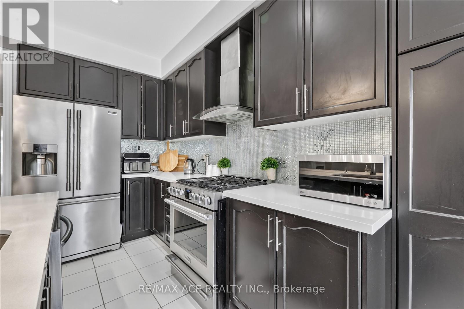 10 ANDREETA DRIVE - 20