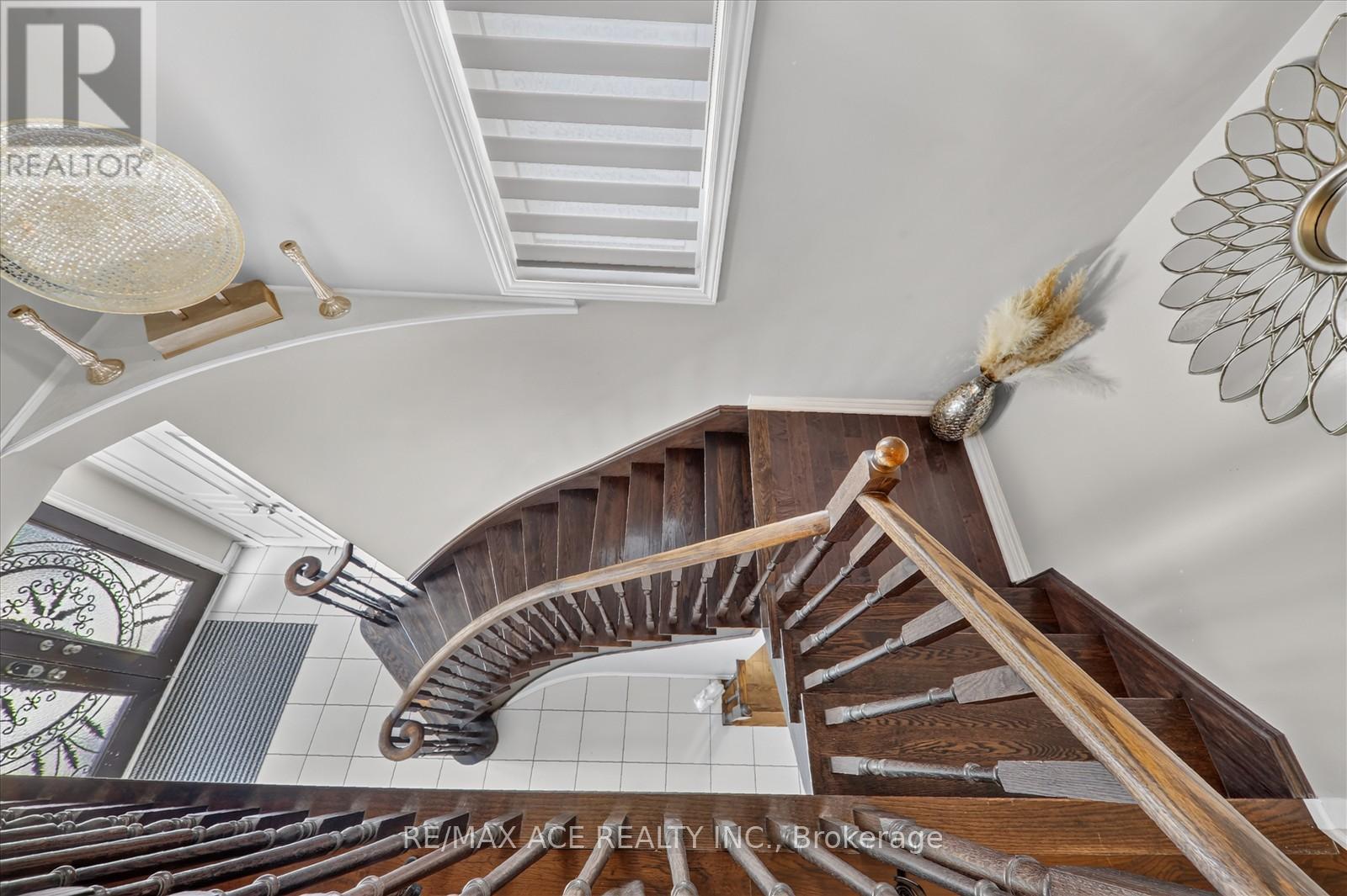 10 ANDREETA DRIVE - 22