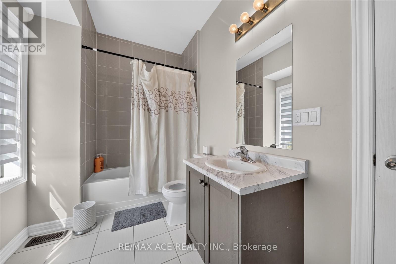 10 ANDREETA DRIVE - 24