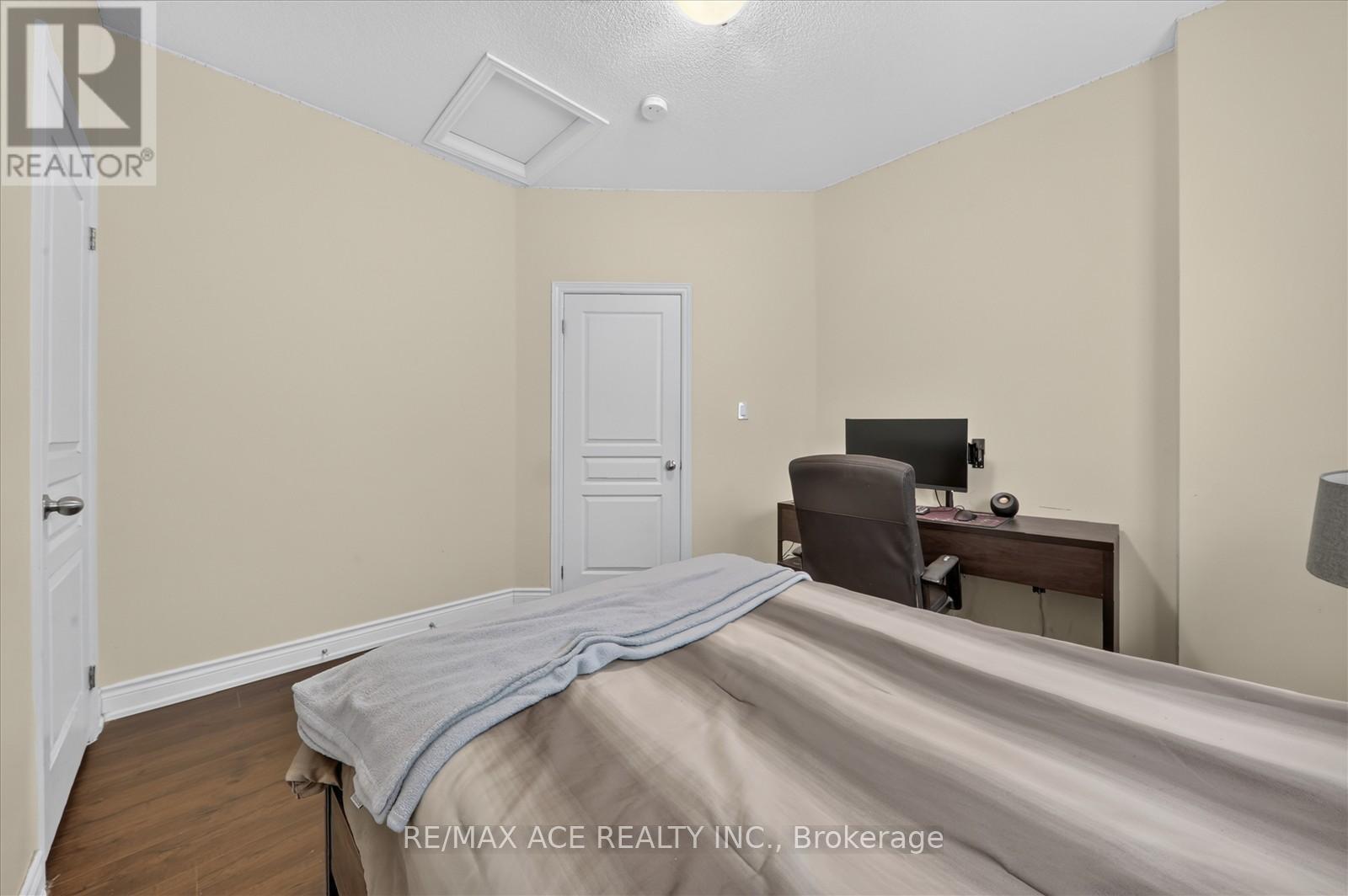 10 ANDREETA DRIVE - 27
