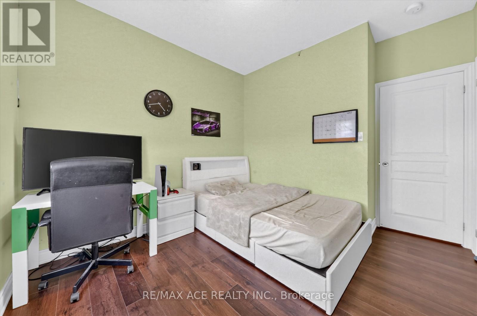 10 ANDREETA DRIVE - 30