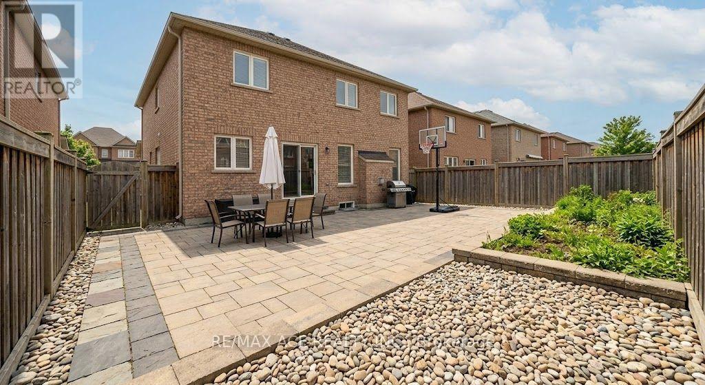10 ANDREETA DRIVE - 43