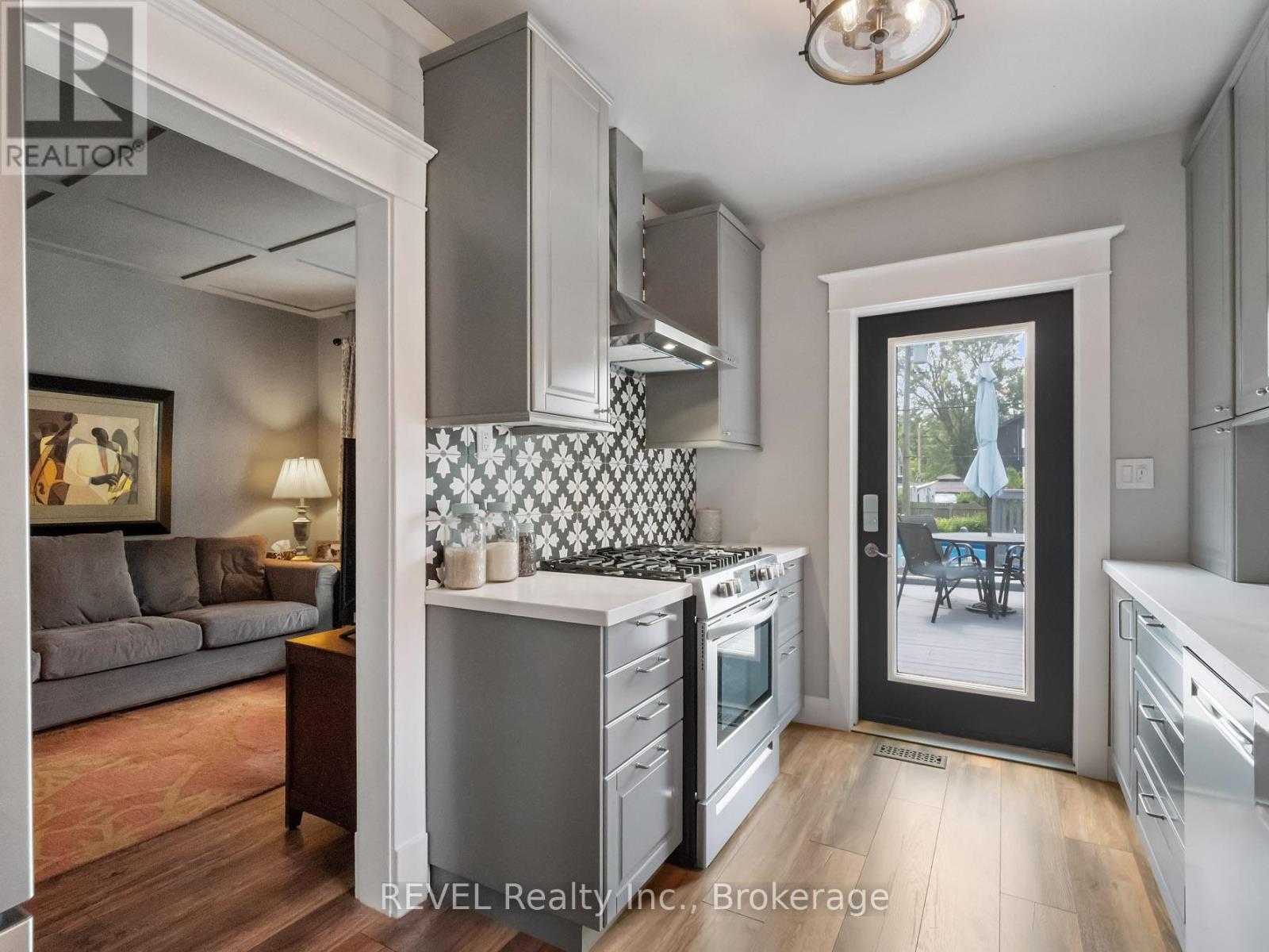 259 DUFFERIN STREET - 4