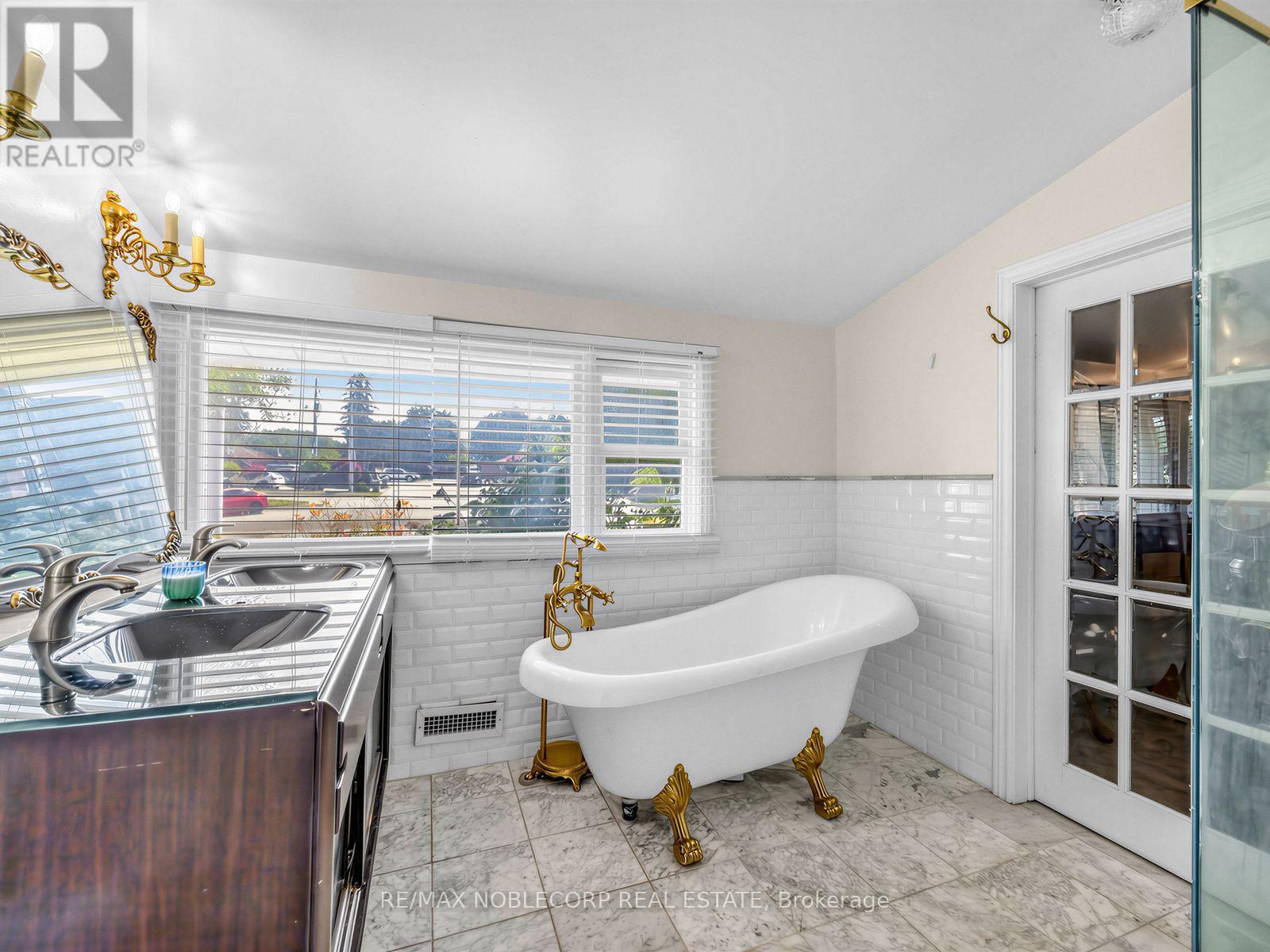 12 GEORGE MCKENZIE COURT - 38
