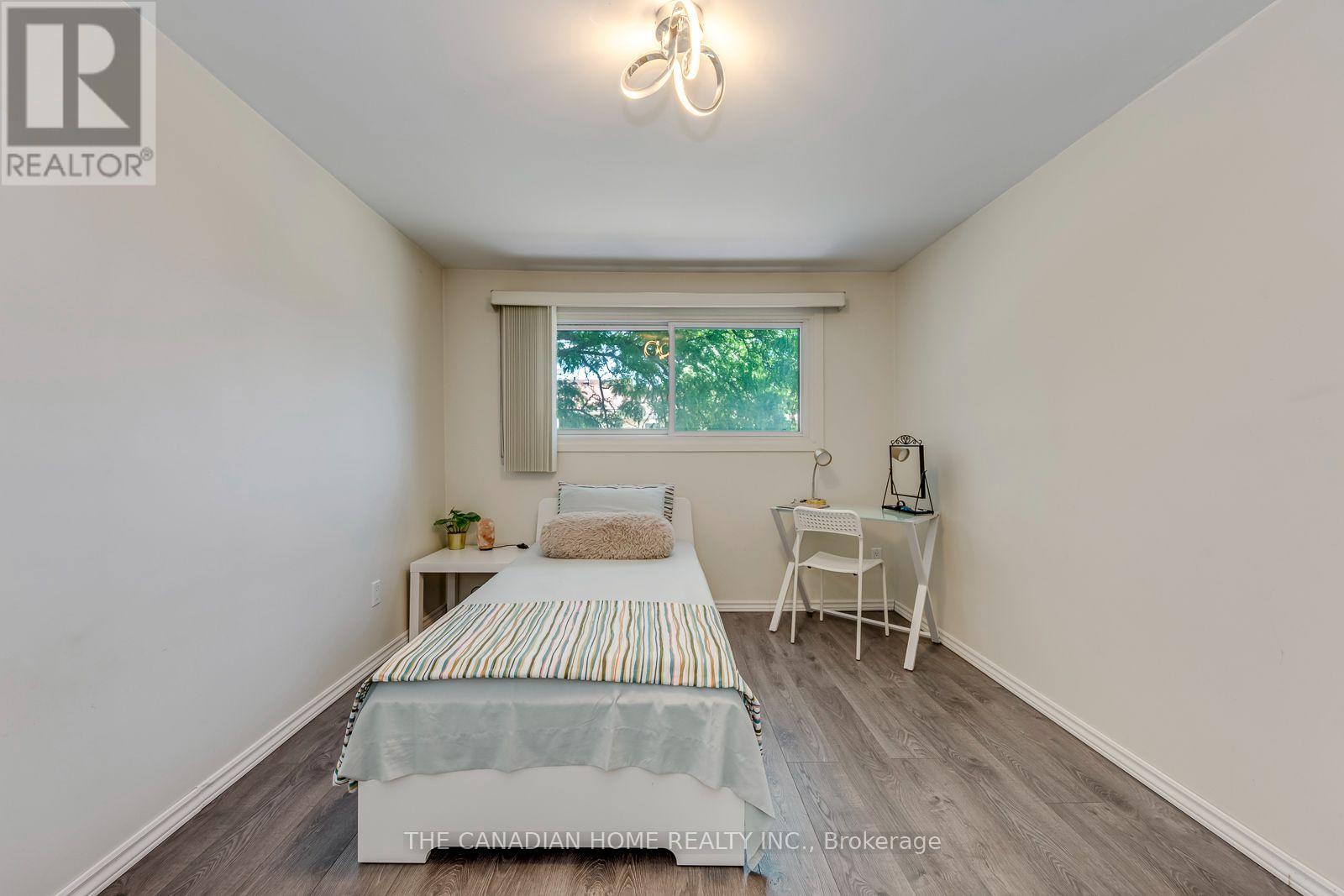 #3 2226 UPPER MIDDLE ROAD - 31