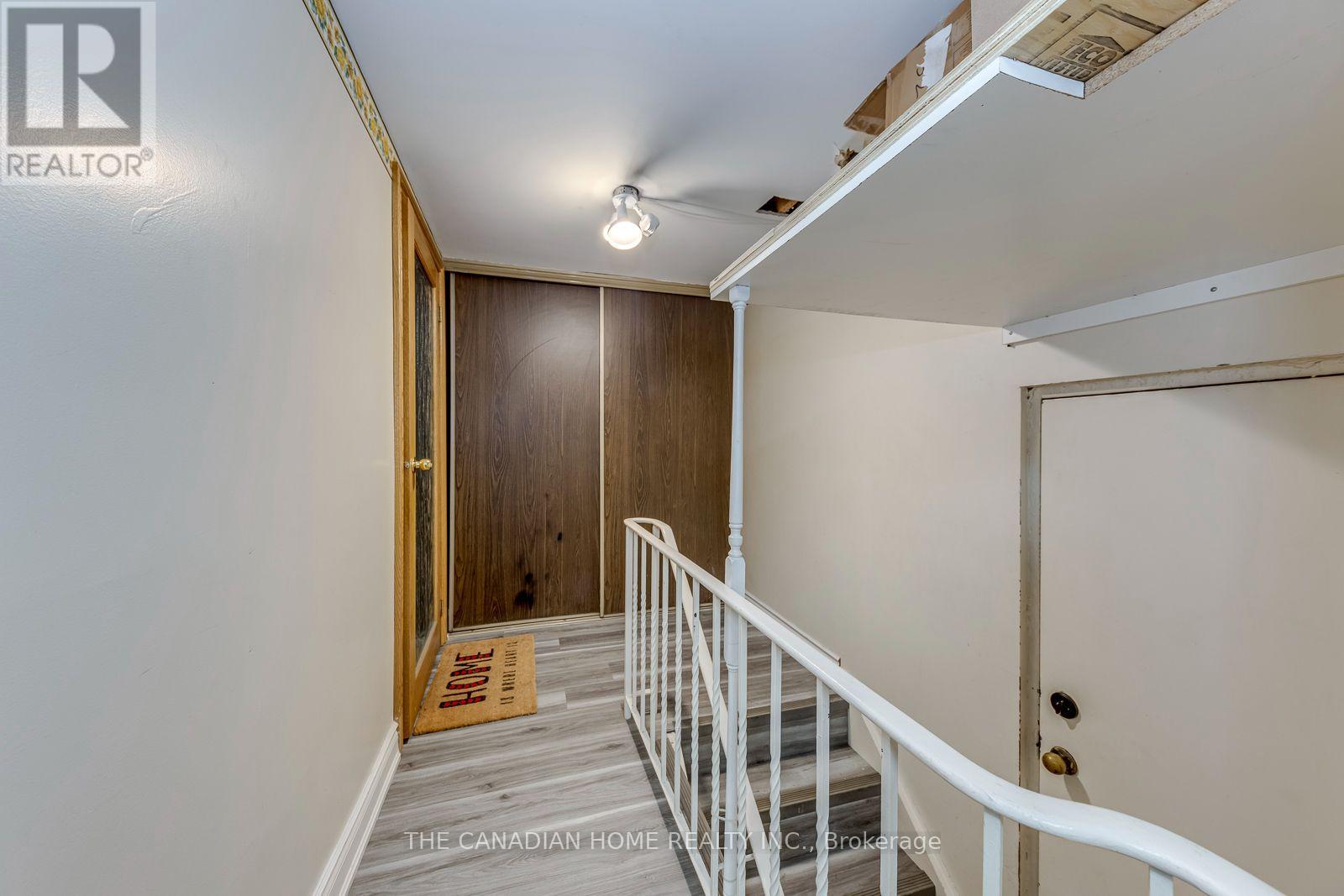 #3 2226 UPPER MIDDLE ROAD - 41