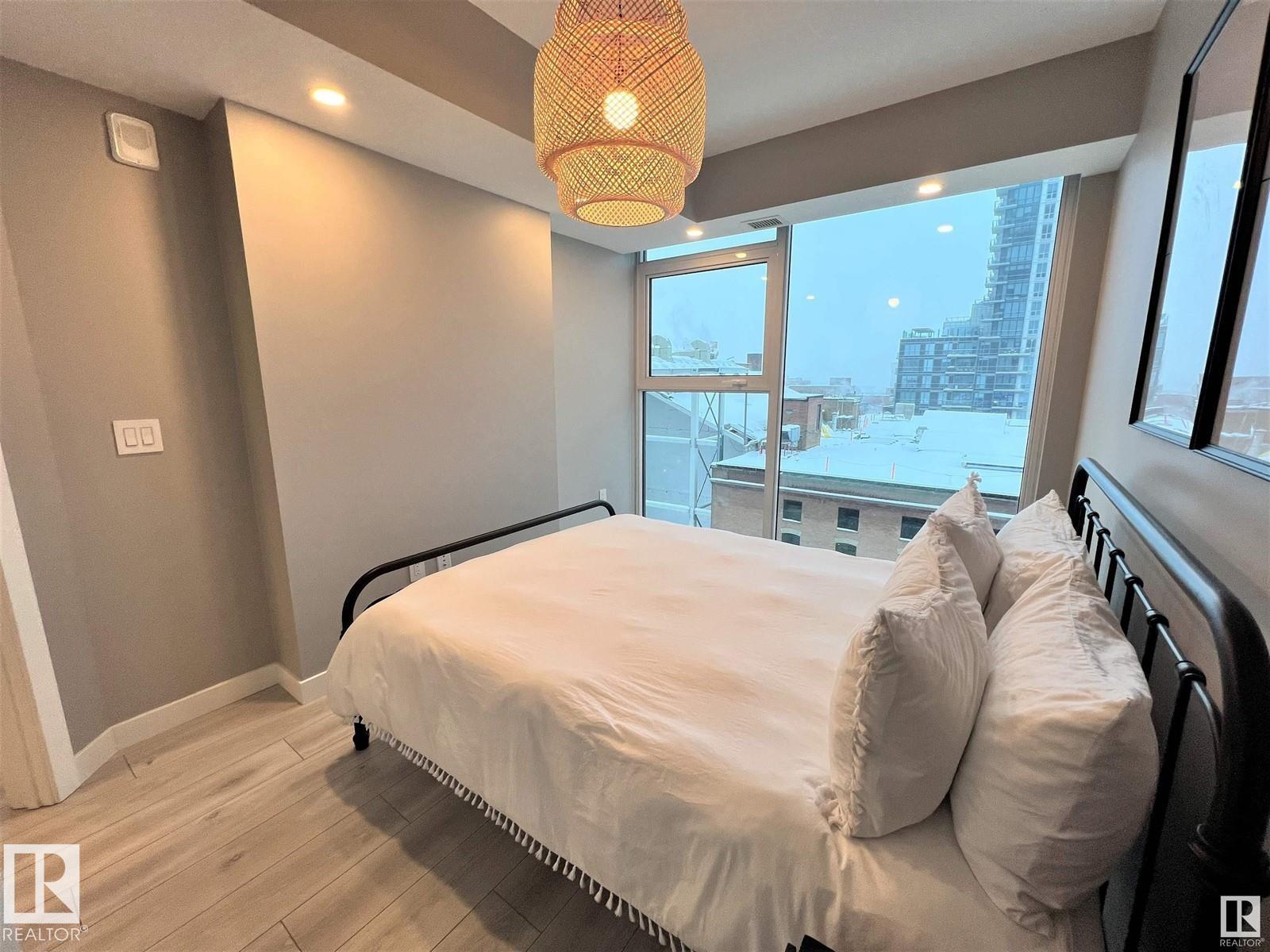 #702 10180 103 ST NW - 30