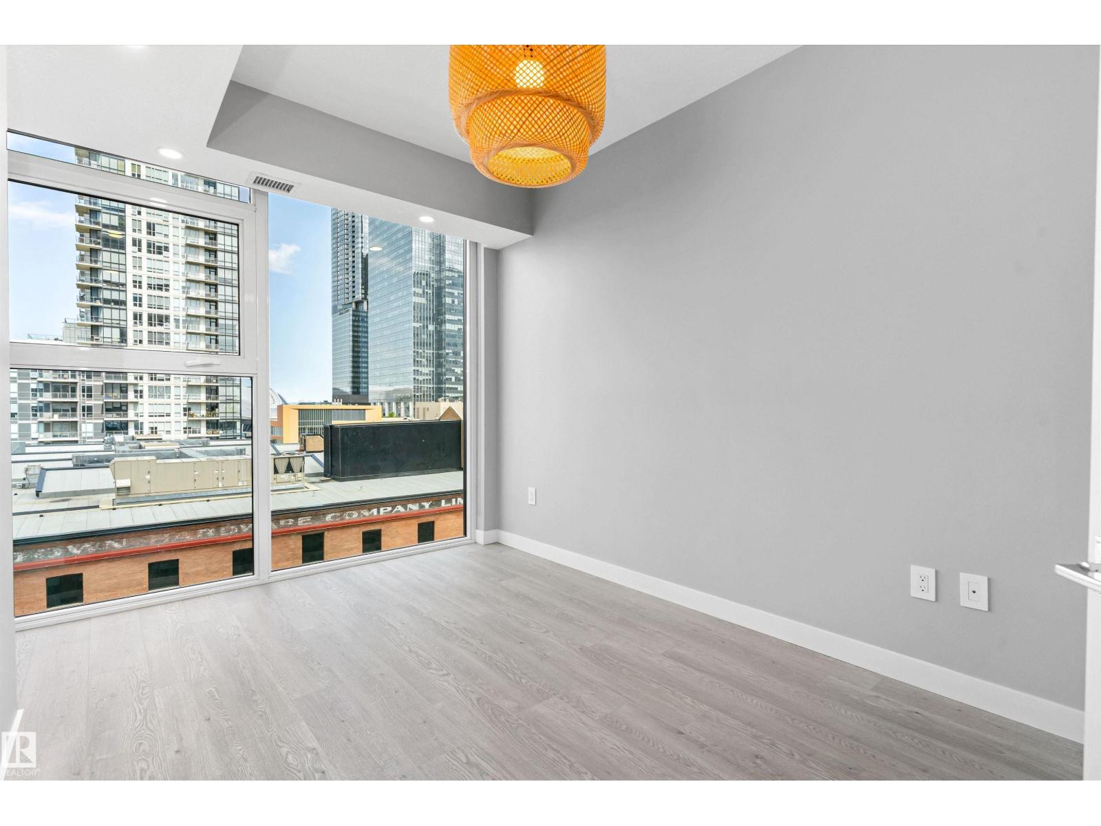 #702 10180 103 ST NW - 31
