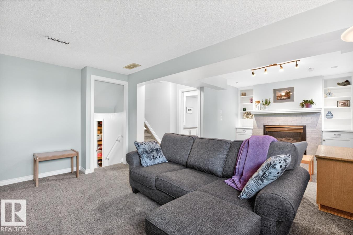152 WARWICK RD NW - 22