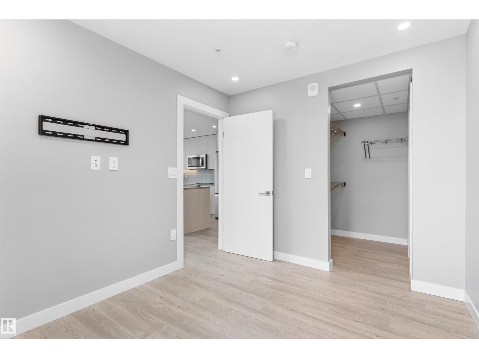 #702 10180 103 ST NW - 24