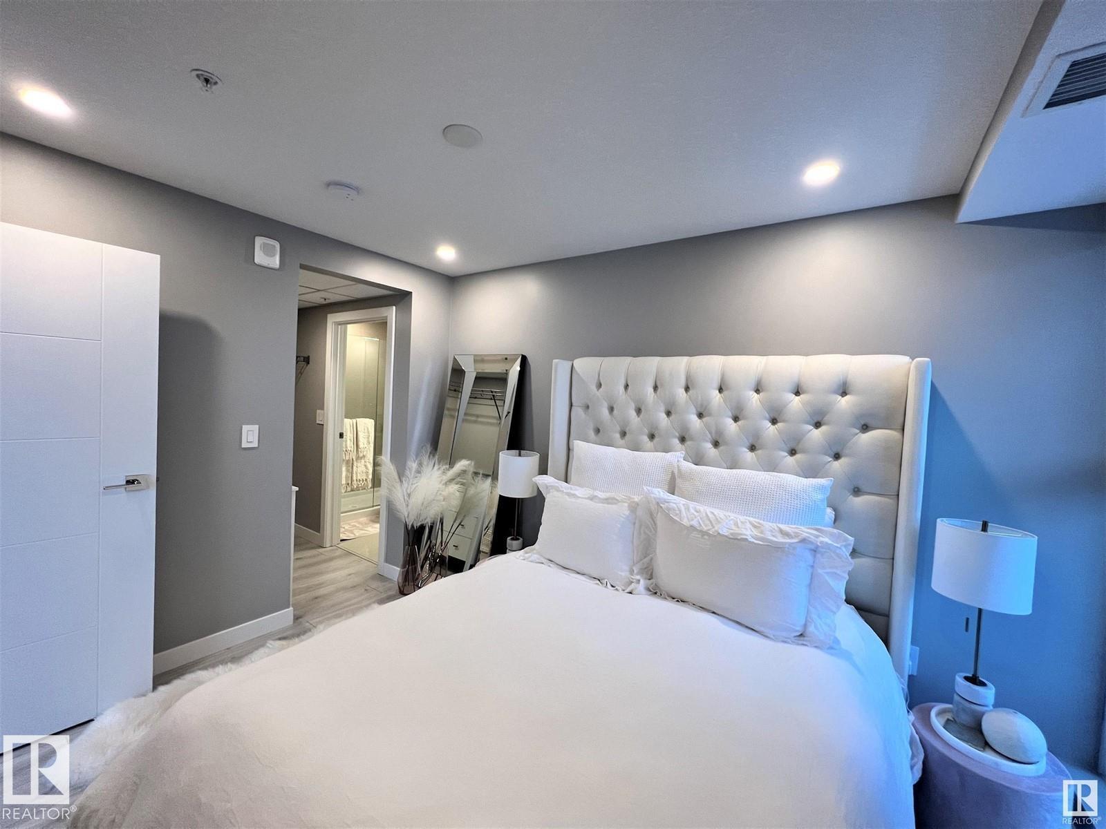 #702 10180 103 ST NW - 20