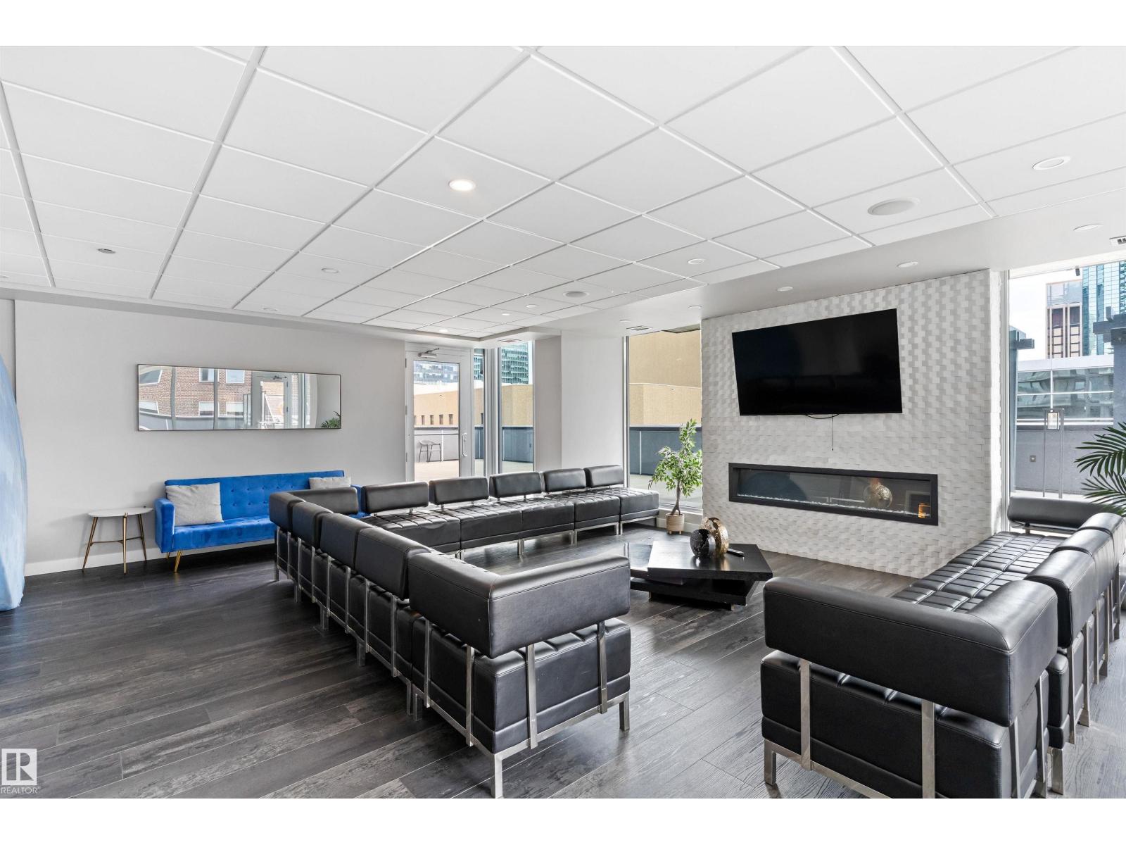 #702 10180 103 ST NW - 47