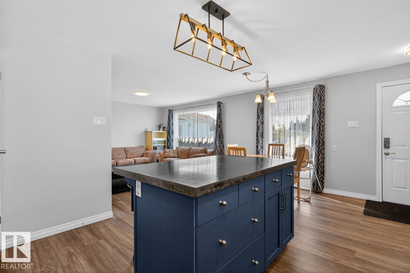 152 WARWICK RD NW - 8