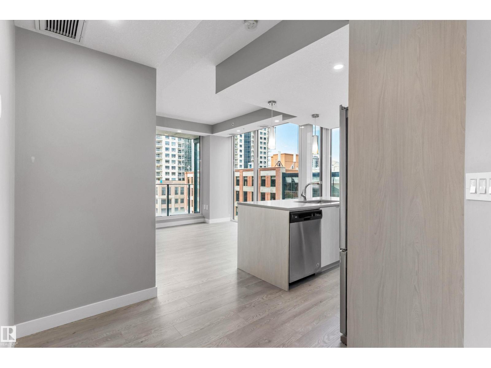 #702 10180 103 ST NW - 18