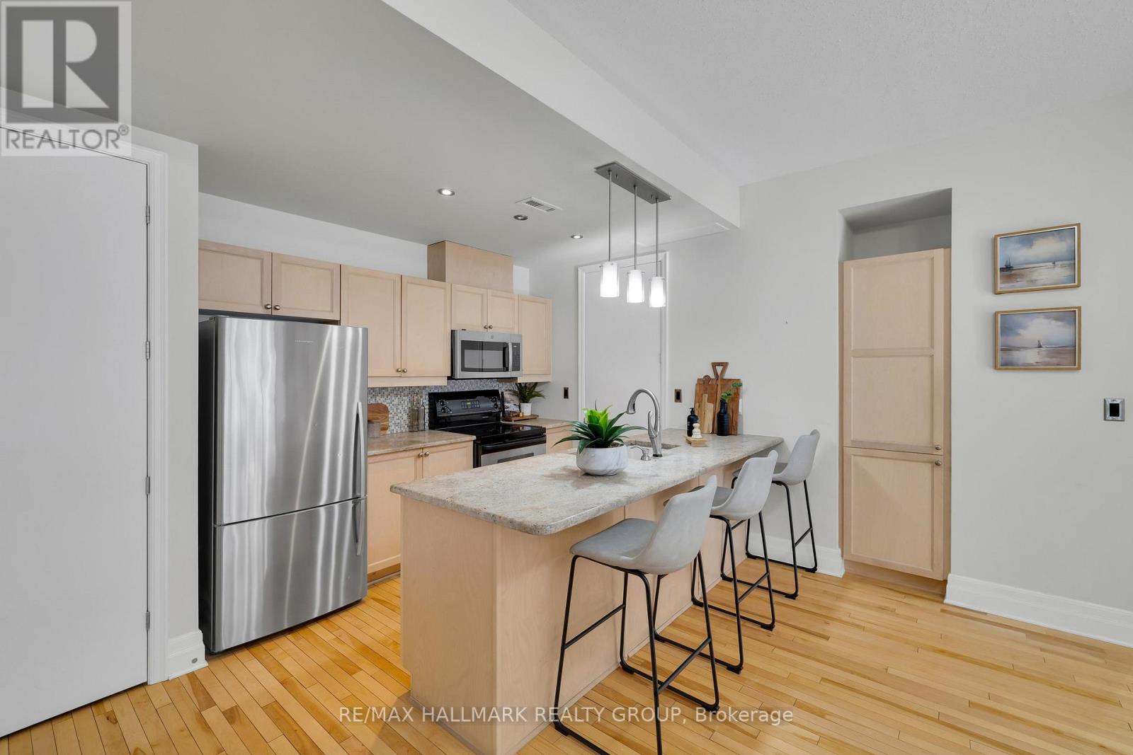 #203 260 BESSERER STREET - 15