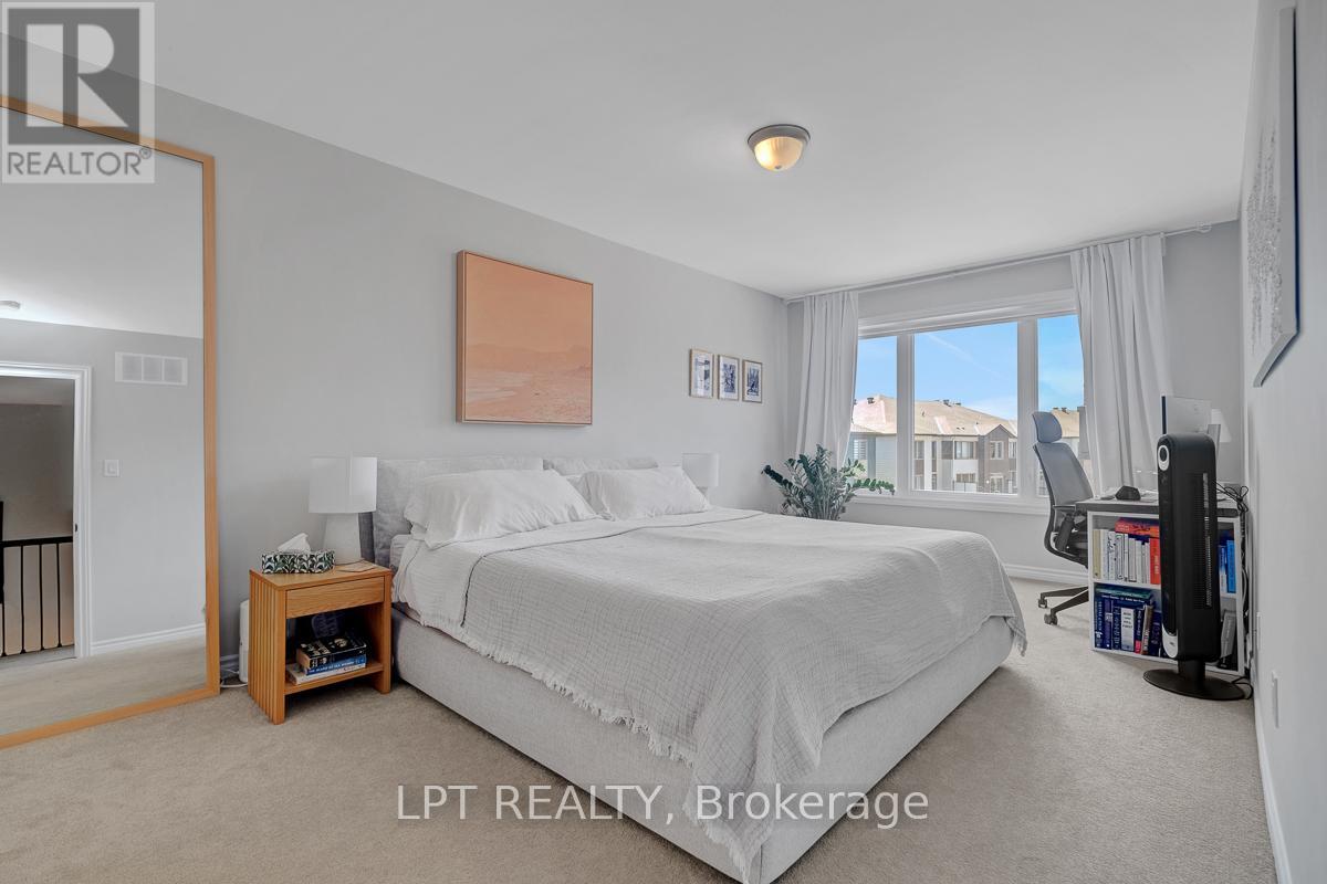 815 KINIW PRIVATE - 32