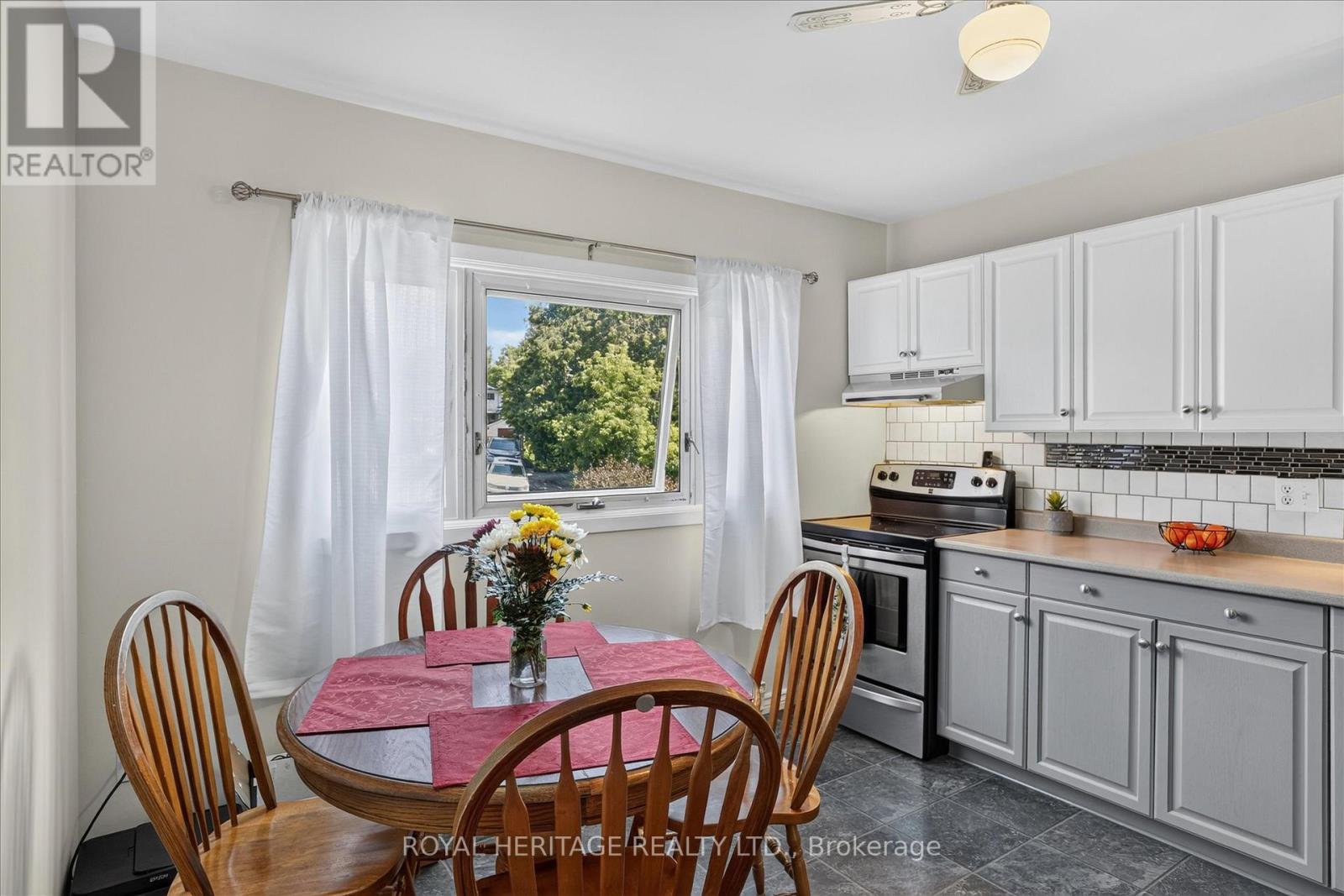 1621 APPLEWOOD CRESCENT - 11