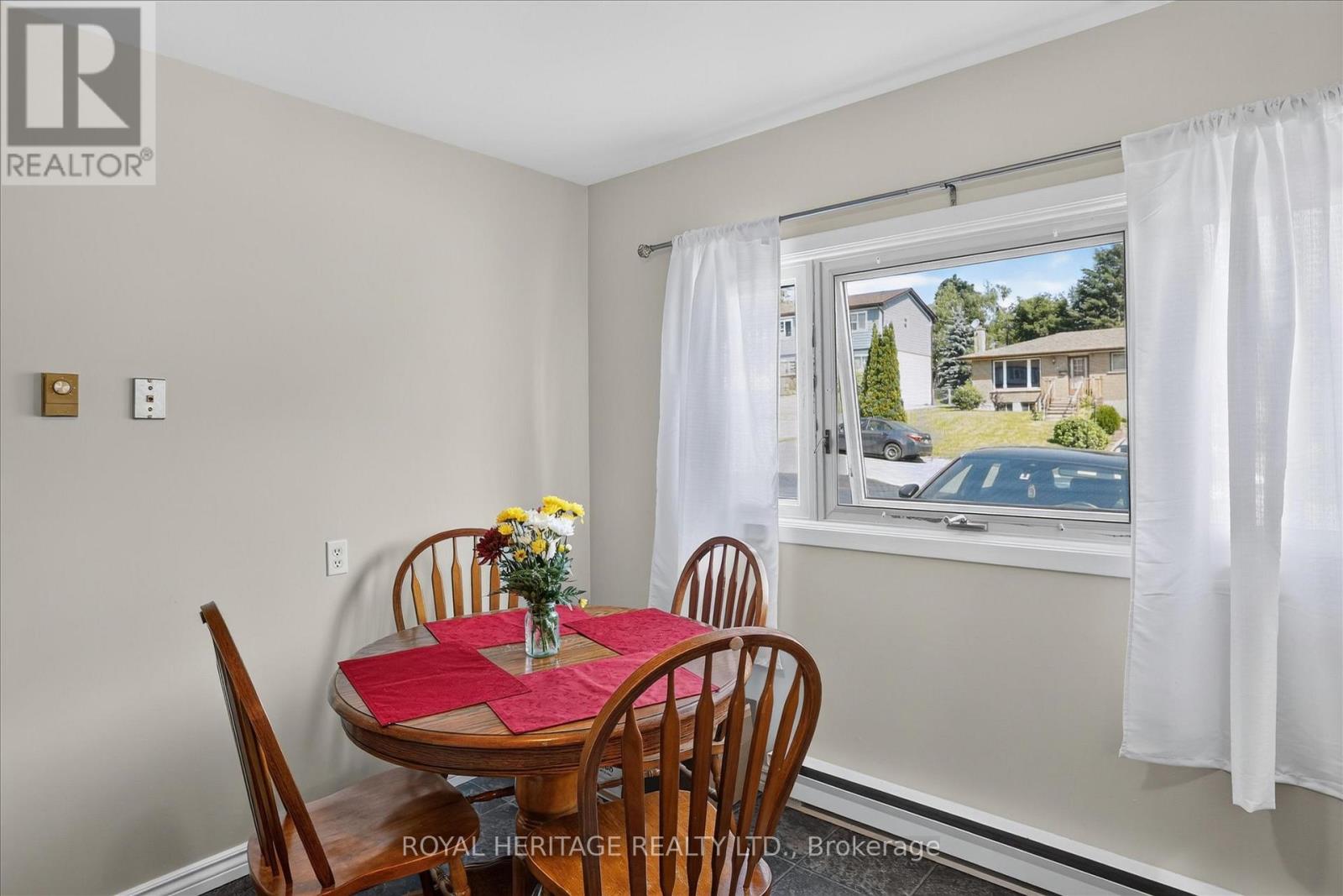 1621 APPLEWOOD CRESCENT - 13