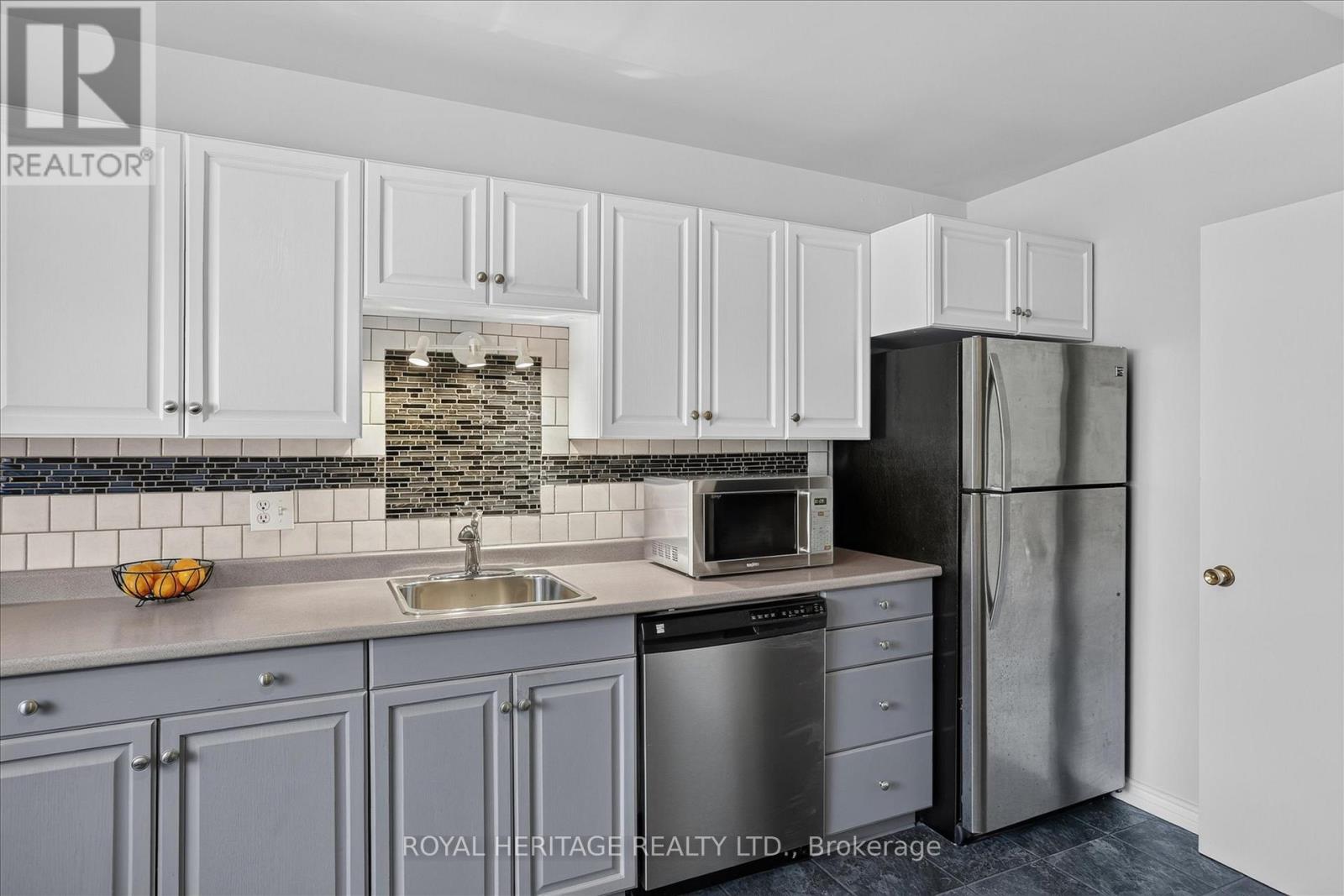 1621 APPLEWOOD CRESCENT - 14