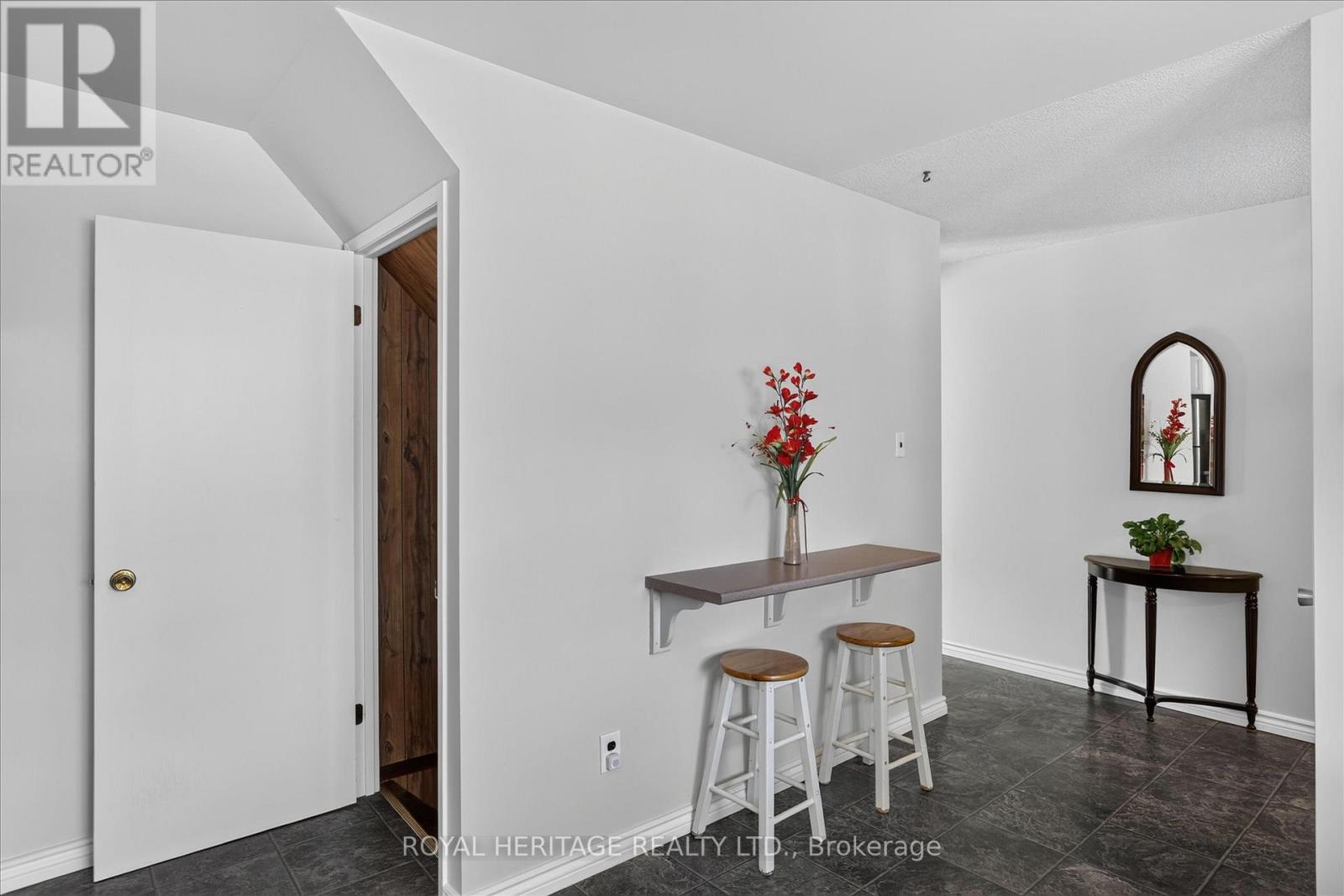 1621 APPLEWOOD CRESCENT - 16