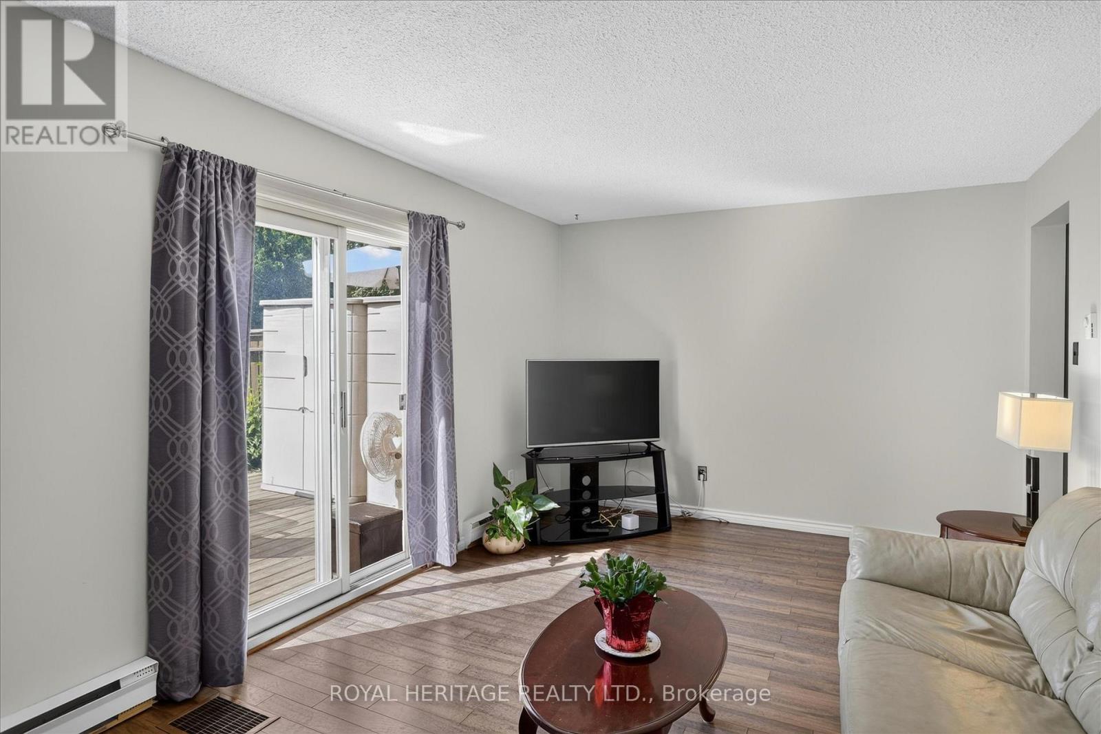 1621 APPLEWOOD CRESCENT - 17