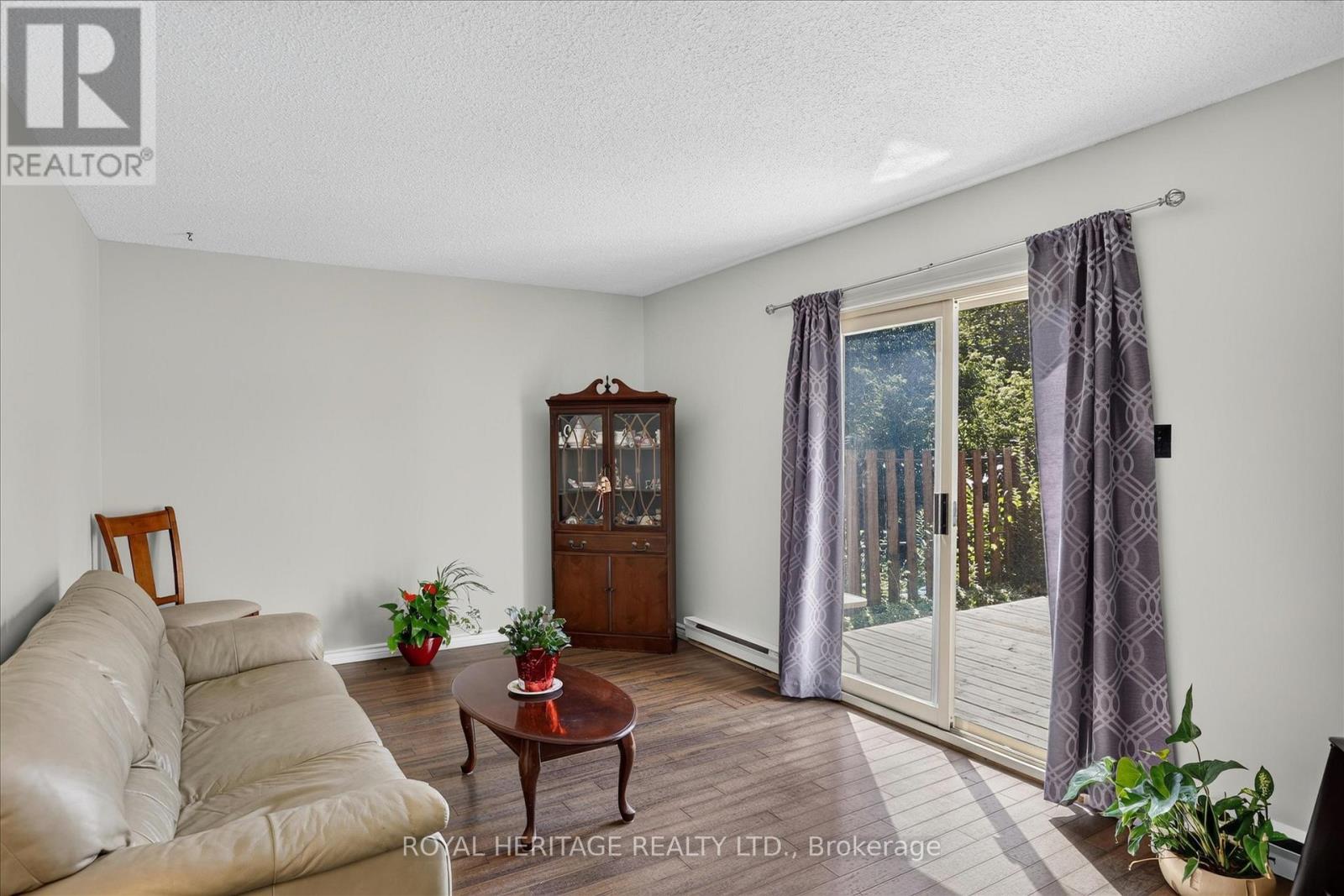 1621 APPLEWOOD CRESCENT - 19