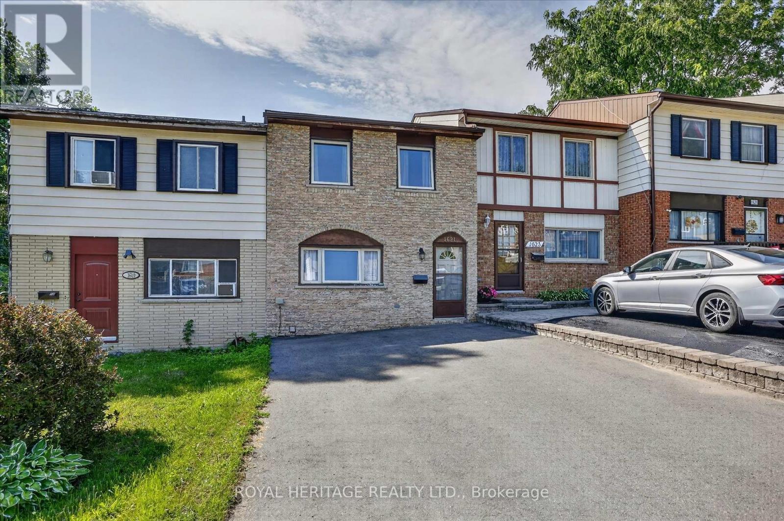 1621 APPLEWOOD CRESCENT - 2