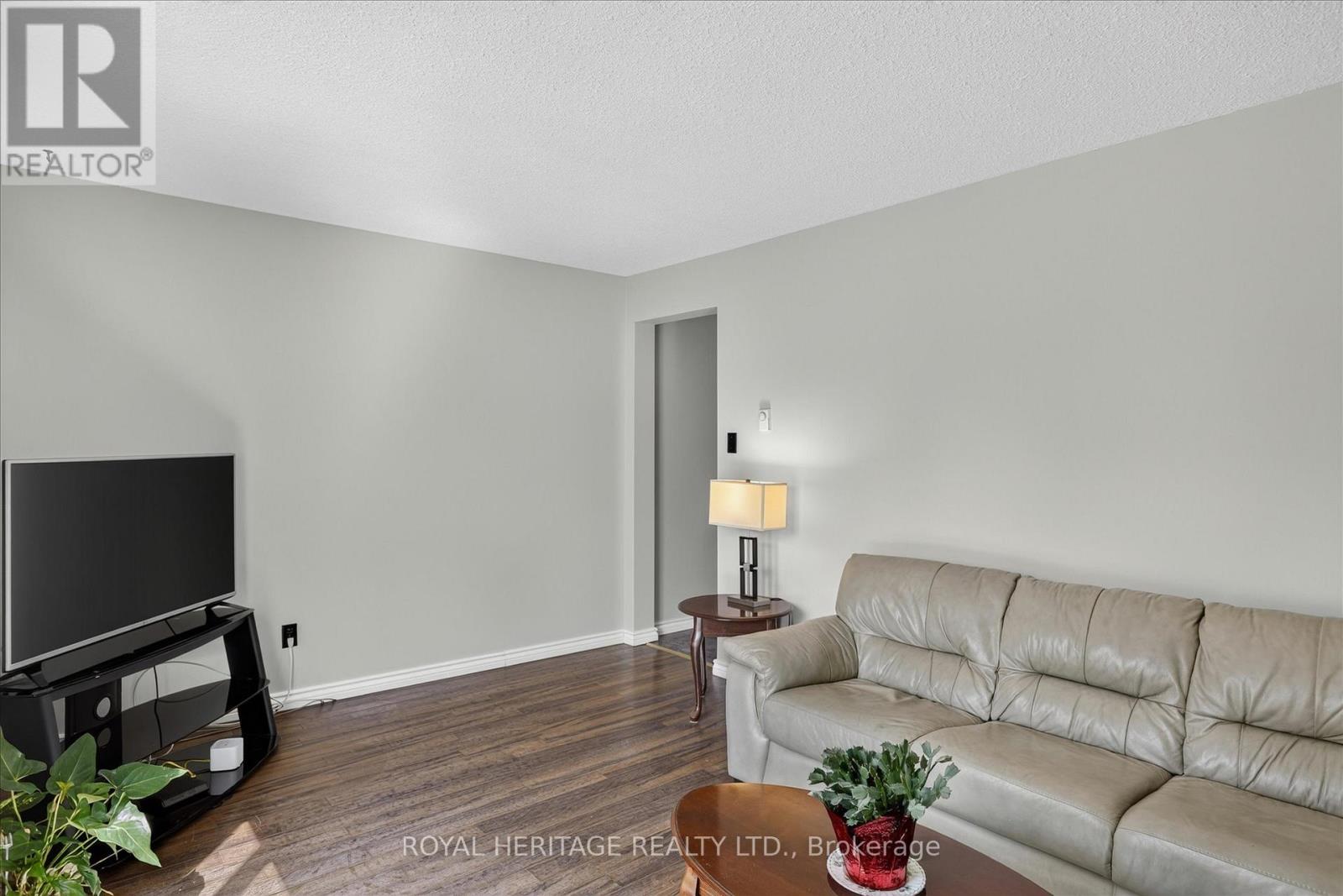1621 APPLEWOOD CRESCENT - 20