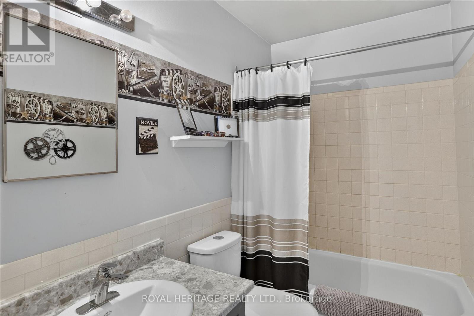 1621 APPLEWOOD CRESCENT - 24