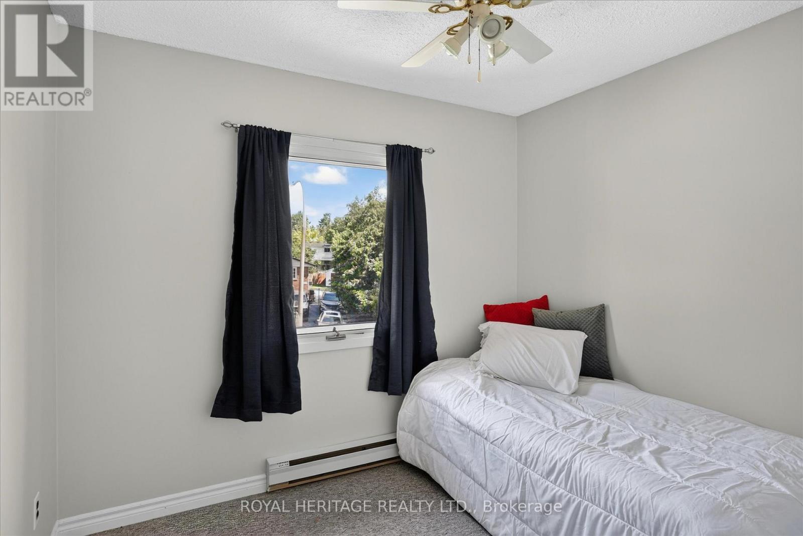 1621 APPLEWOOD CRESCENT - 25