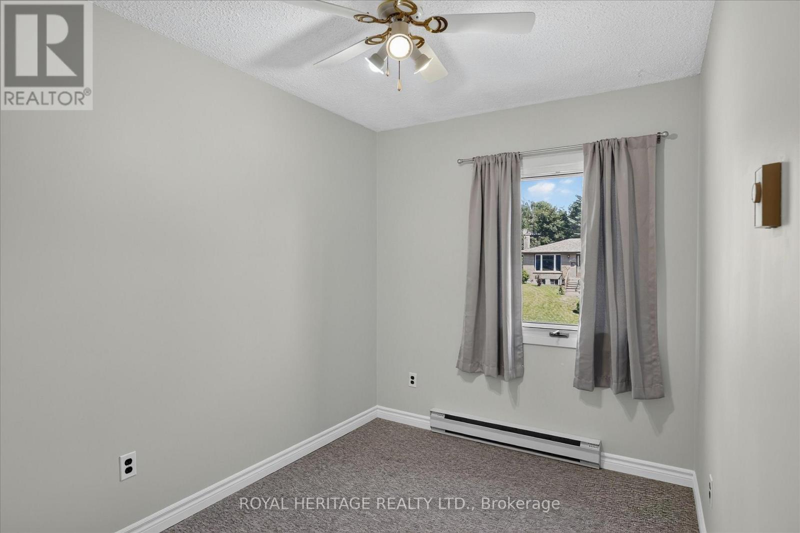 1621 APPLEWOOD CRESCENT - 26