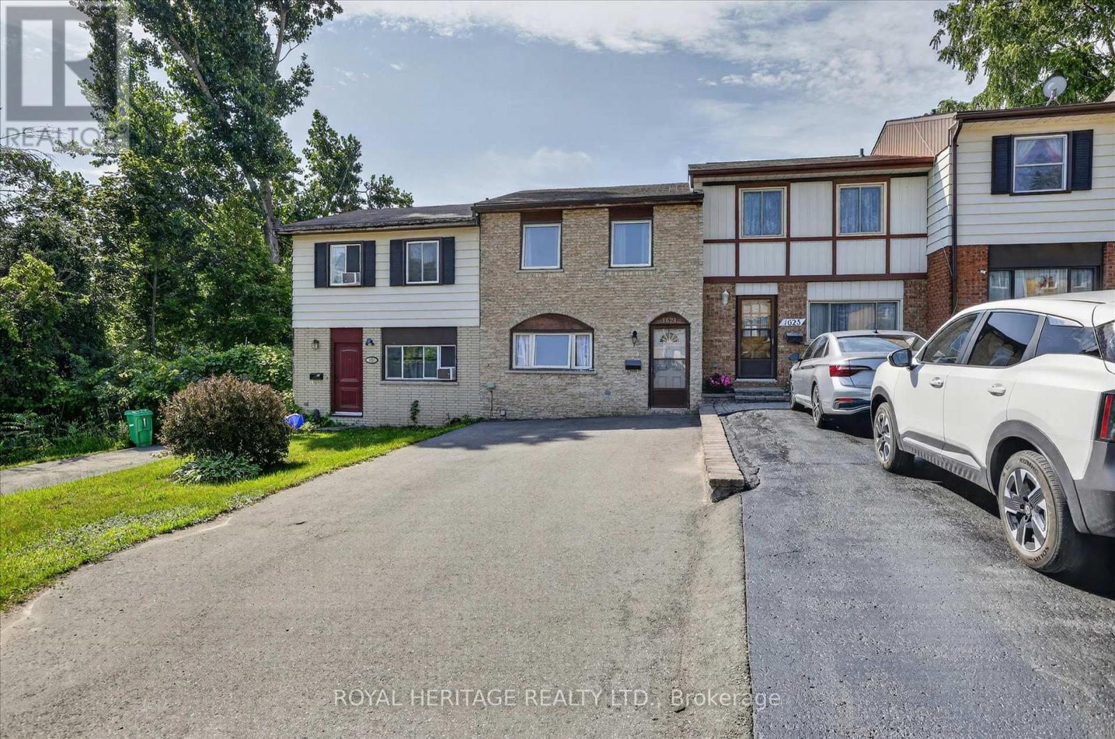 1621 APPLEWOOD CRESCENT - 3