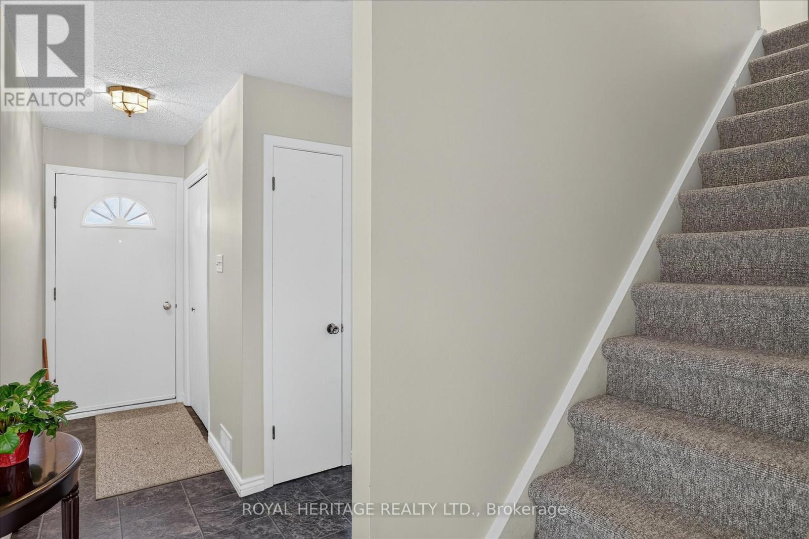 1621 APPLEWOOD CRESCENT - 31