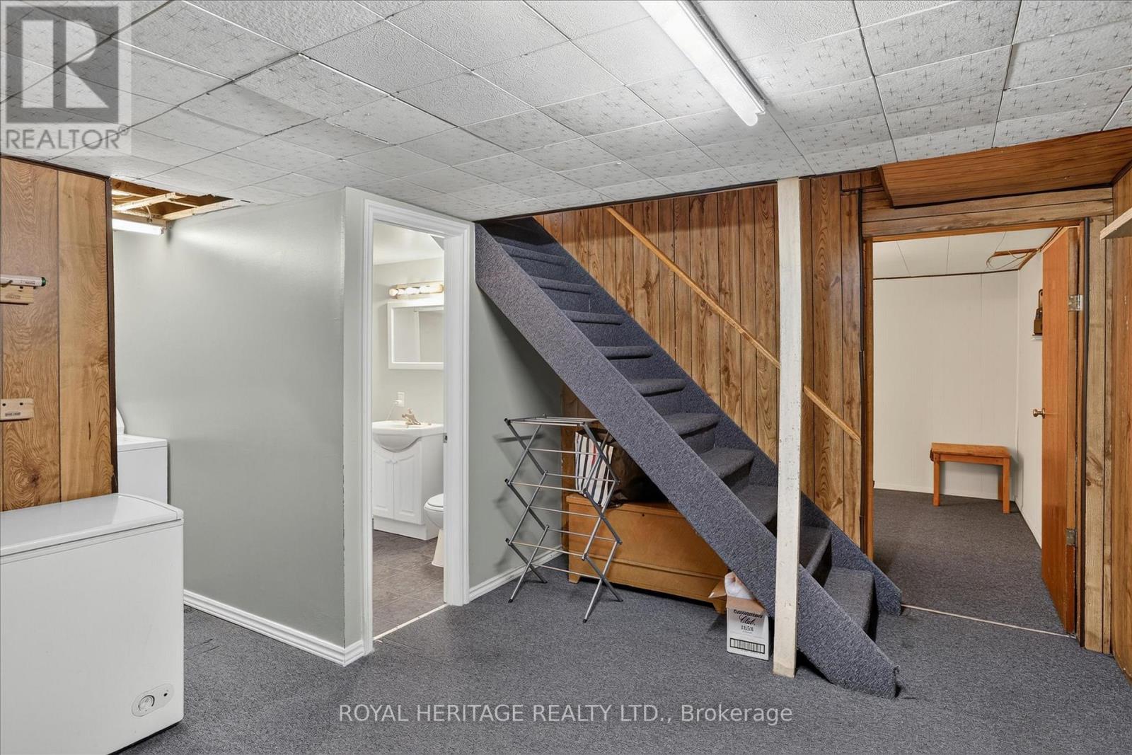 1621 APPLEWOOD CRESCENT - 32