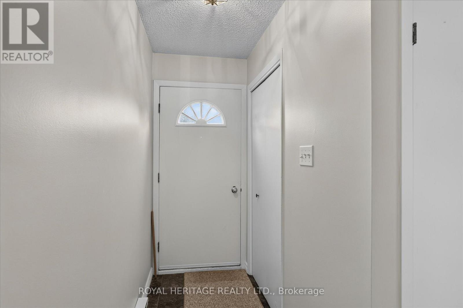 1621 APPLEWOOD CRESCENT - 33
