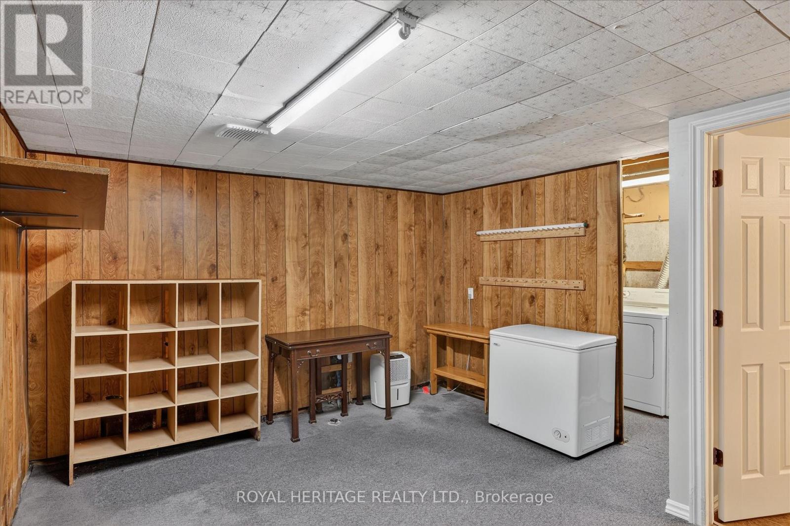 1621 APPLEWOOD CRESCENT - 35