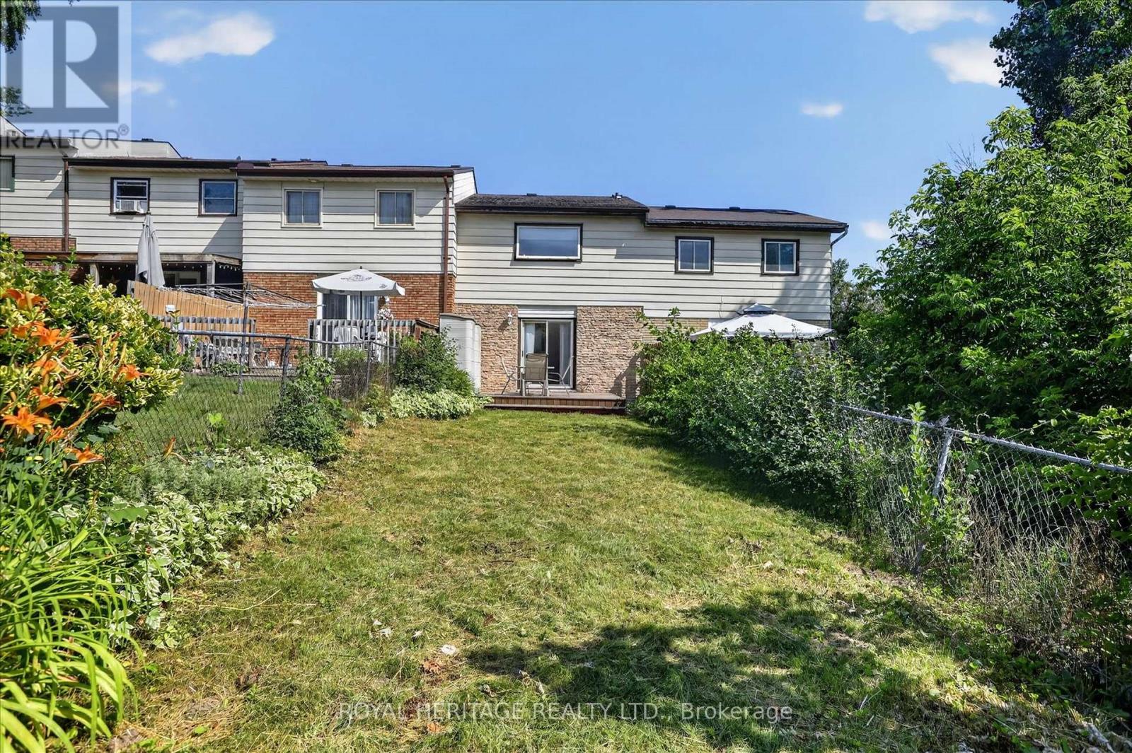 1621 APPLEWOOD CRESCENT - 6
