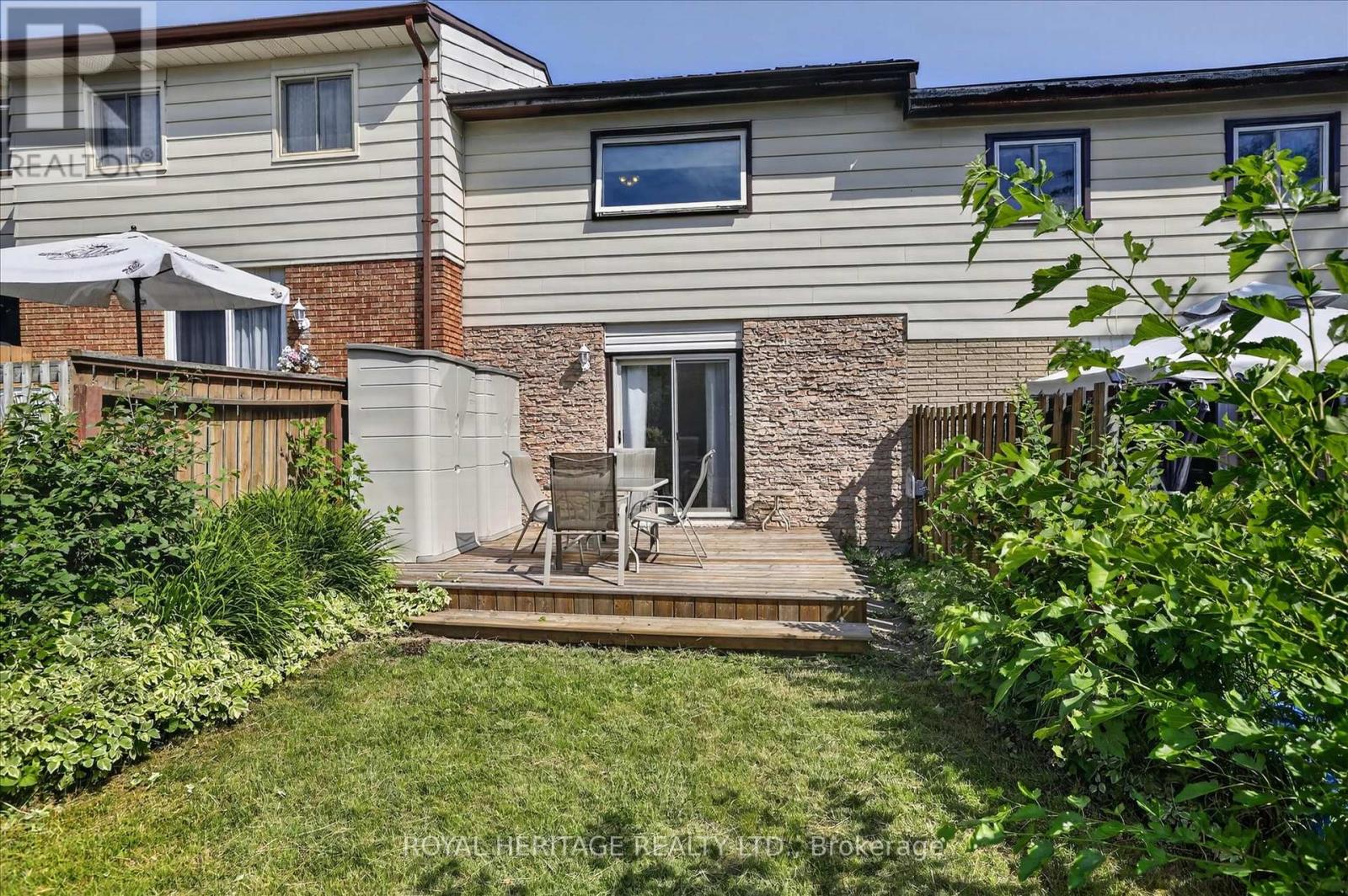 1621 APPLEWOOD CRESCENT - 7