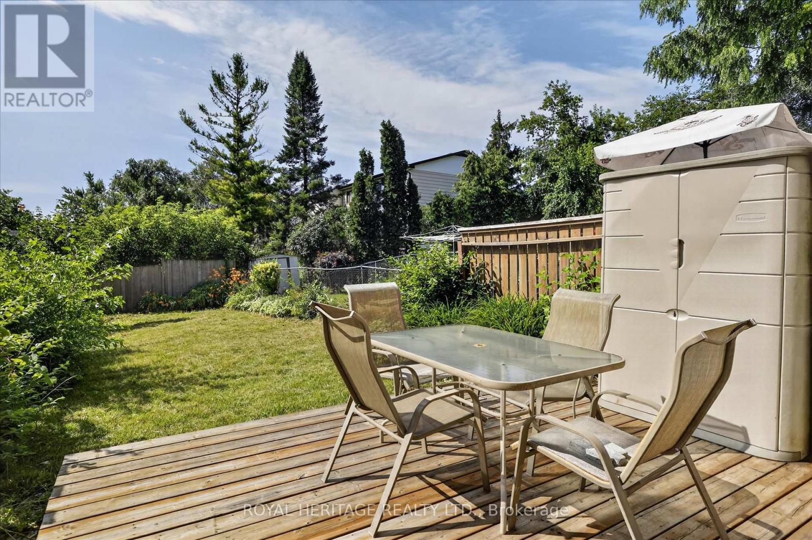 1621 APPLEWOOD CRESCENT - 8